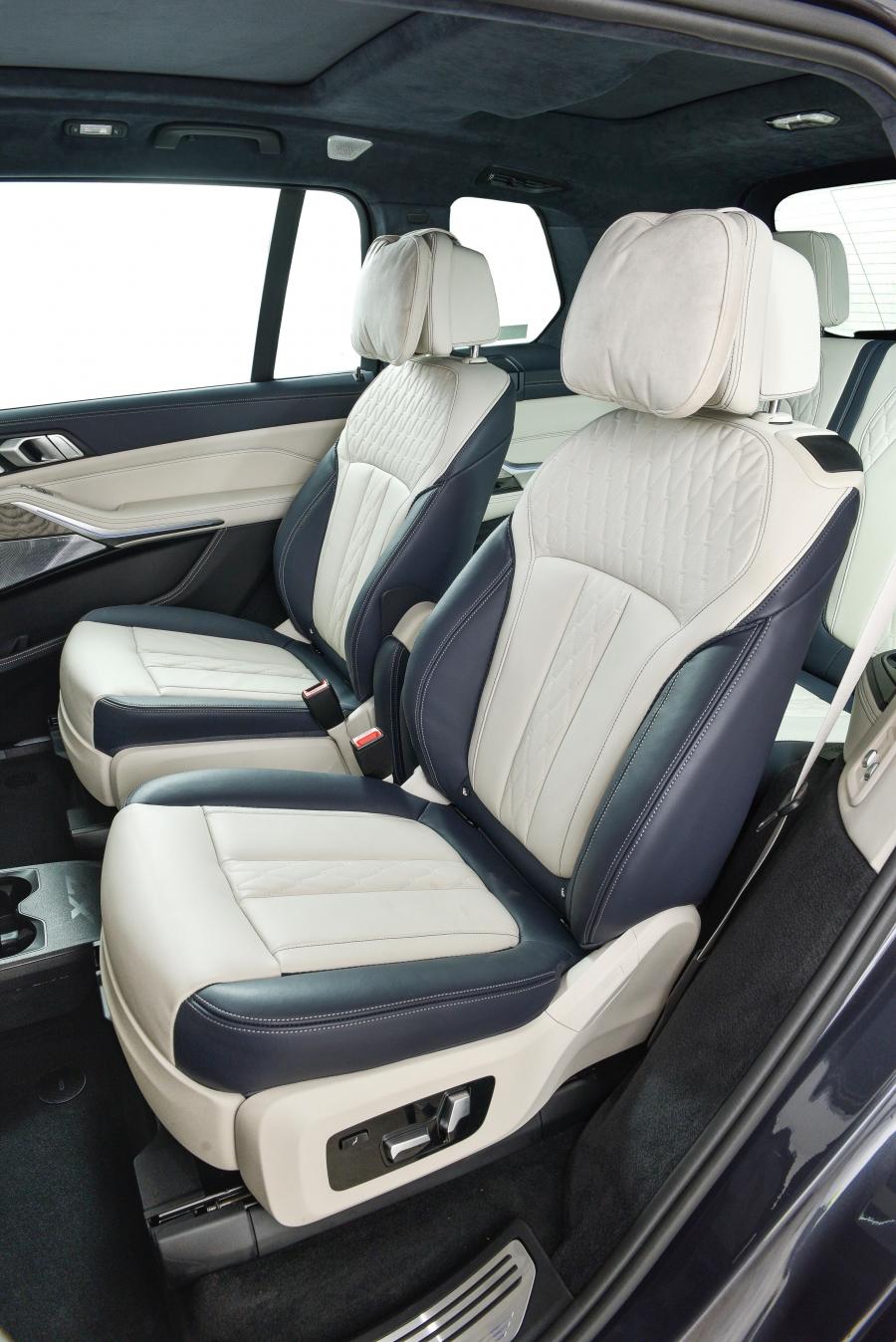 Интерьер BMW X7 xDrive30d Design Pure Excellence (G07) 2019 года  (ZA) (фото 18 из 40)